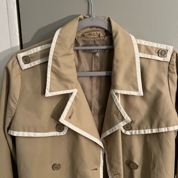 Classic Tan Double-Breasted Women's Coat size Large EUC - Picture 3 of 13